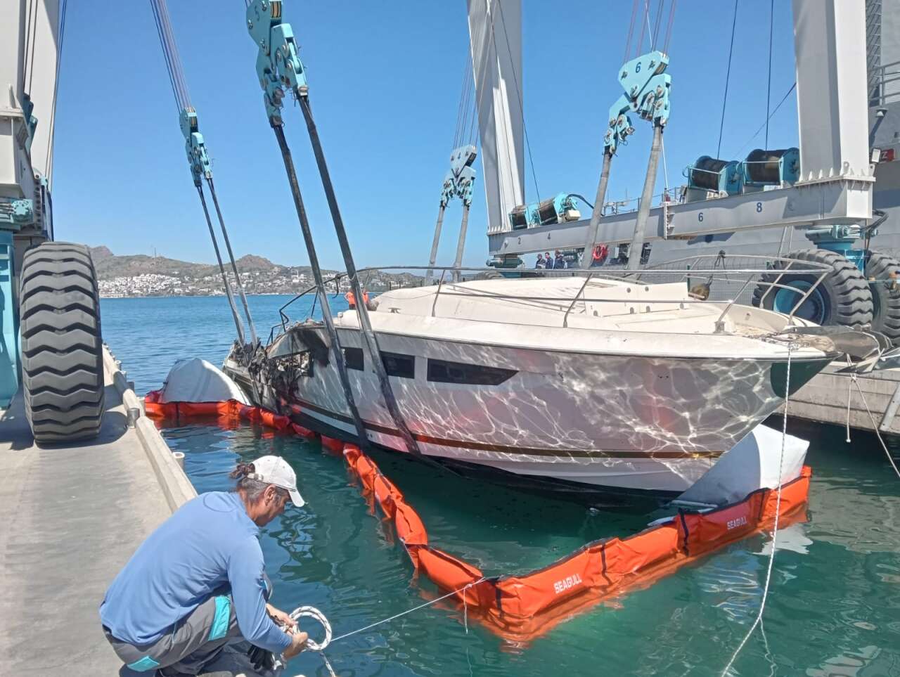 Bodrum'da Alevlere Teslim Olan Milyonluk Yatların Enkazları Kaldırılıyor 4